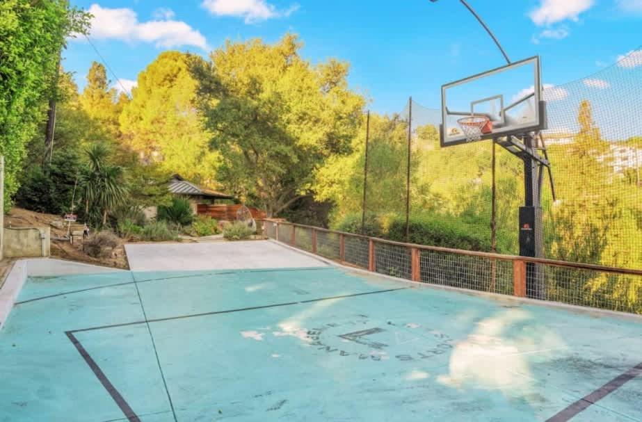Hébergement de vacances Cozy Oasis In Oakley With Basketball Court Pool