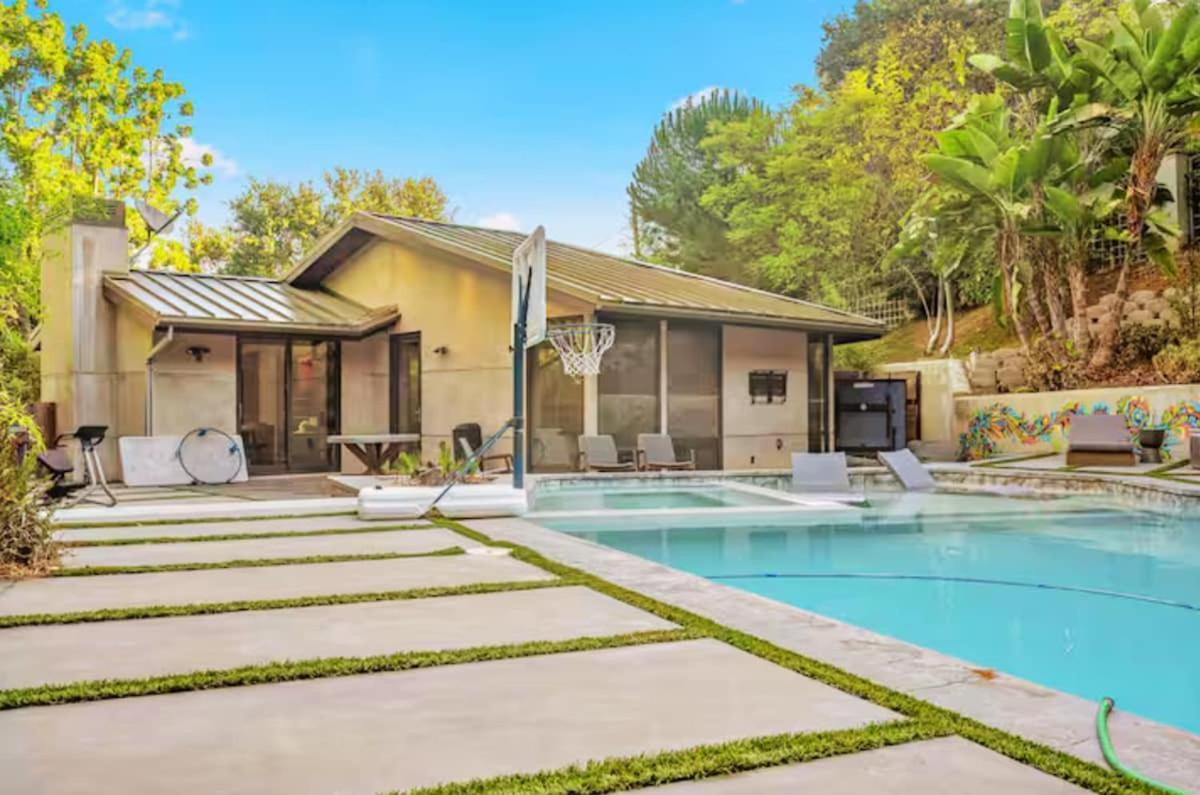 Hébergement de vacances Cozy Oasis In Oakley With Basketball Court Pool Los Angeles